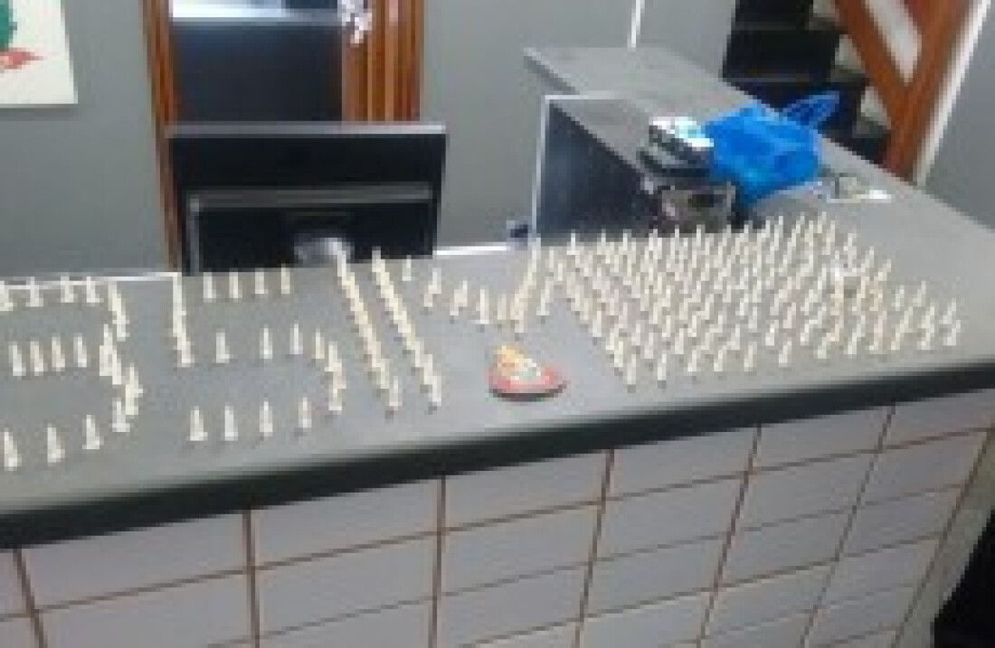 apreendidos 199 pinos de cocaína: