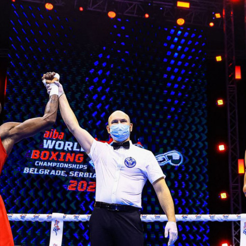 Keno Machado brilha em sua estreia no Mundial de boxe