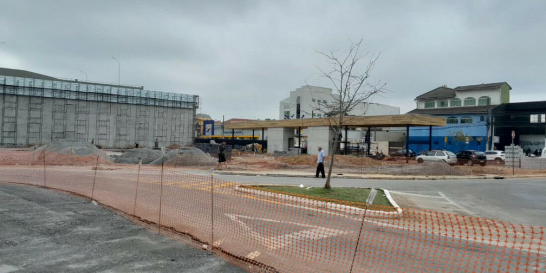 Obra do novo Poupatempo e do terminal avançam