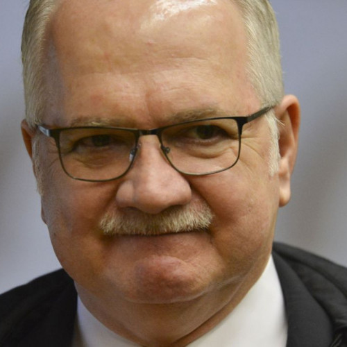 Ministro do Supremo vota contra pejotização de profissionais de beleza