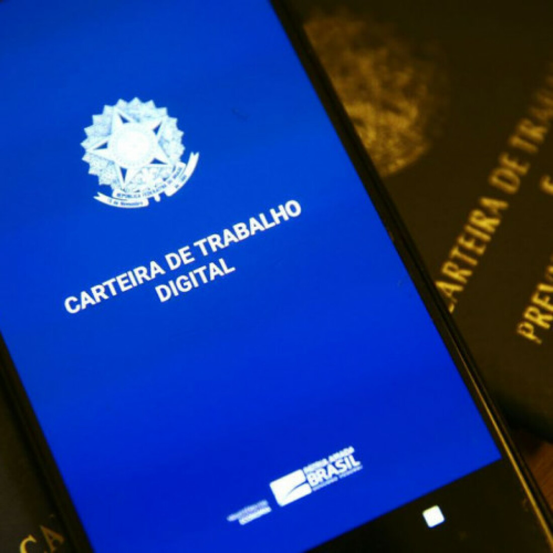 IBGE: aumenta emprego formal e informal, mas cai rendimento médio