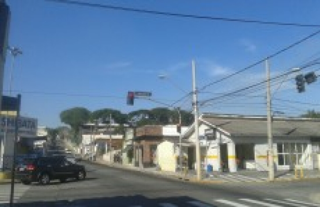 Colisão entre ônibus e carro mata jovem e fere 2 pessoas