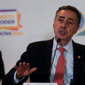 Presidente do TSE volta a defender regulamentação de redes sociais