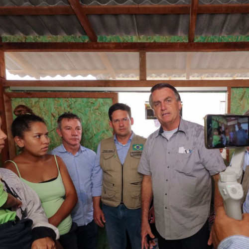 Em Roraima, presidente visita abrigo de imigrantes venezuelanos