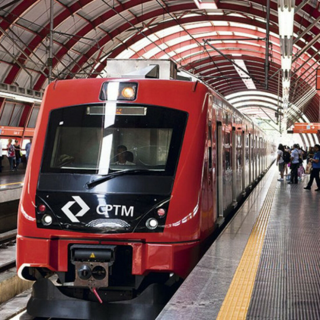 Falha no metrô prejudica passageiros em São Paulo