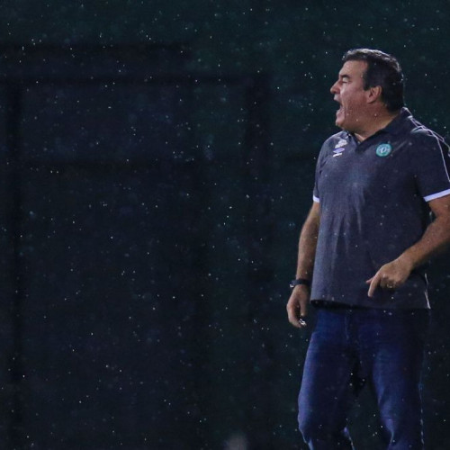Chapecoense anuncia saída do técnico Pintado