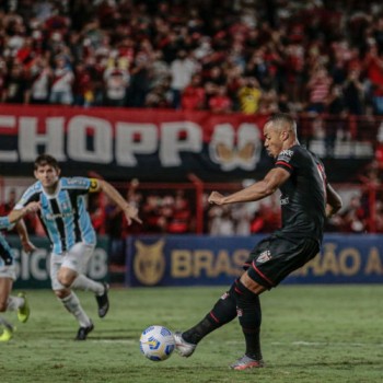 Atlético-GO derrota Grêmio por 2 a 0 no Brasileiro