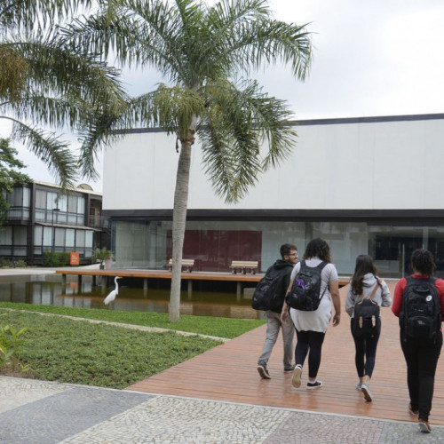 Pesquisa mostra preocupação de estudantes com mercado de trabalho
