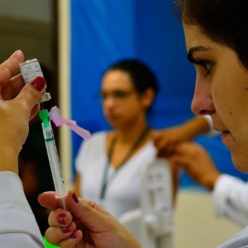 São Paulo atinge 100% da população adulta vacinada com primeira dose