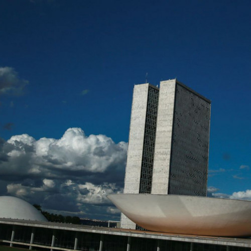 CCJ da Câmara aprova suspensão de validade de concursos na pandemia