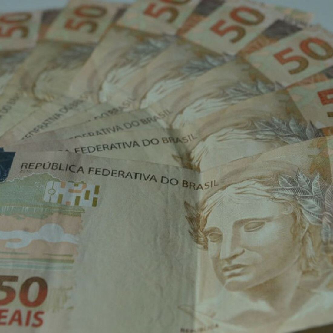 Inflação provoca alta de 14,2% na busca por crédito, aponta Serasa