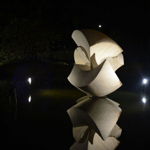 Escultura Meteoro, em frente ao Itamaraty, passará por restauração