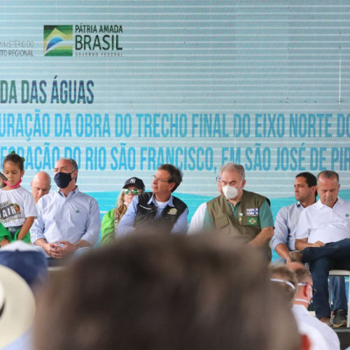 Presidente anuncia apoio para 750 mil caminhoneiros comprarem diesel