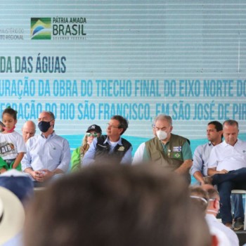 Presidente anuncia apoio para 750 mil caminhoneiros comprarem diesel