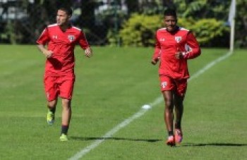 Colombiano Wilder realiza primeiro treino no campo