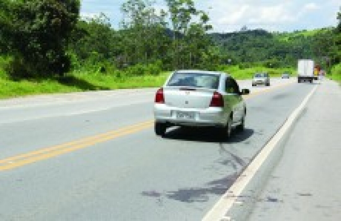 Duas pessoas morrem em acidentes com motos