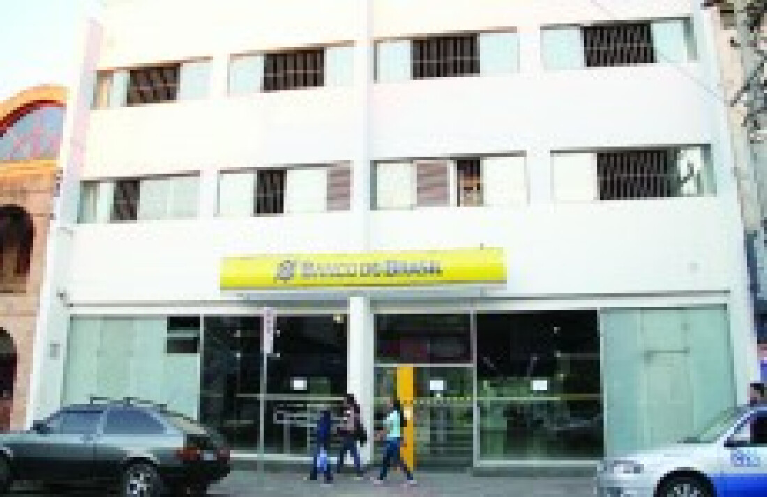 ? envelopes com depósitos são queimados em tentativa de furto: