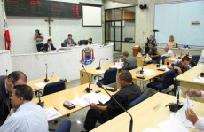 Câmara aprova a redução de dois vereadores para 2017