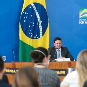 Ministro diz que Auxílio Brasil terá reajuste de 20%