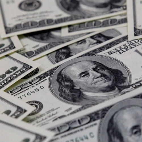 Dólar volta a fechar acima de R$ 5,50 com tensões no exterior