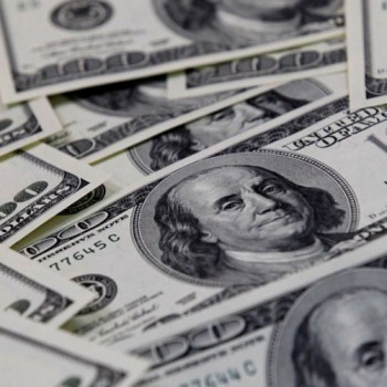 Dólar volta a fechar acima de R$ 5,50 com tensões no exterior