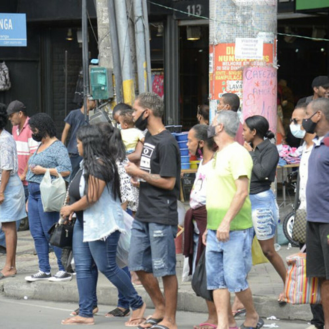 Covid-19: Brasil tem 183 mortes e 21,6 milhões de casos em 24 horas