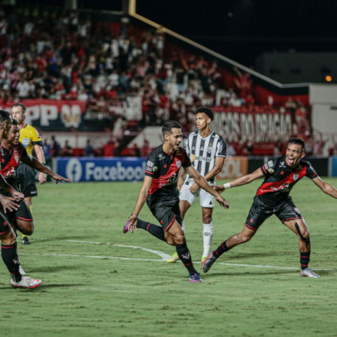 Líder Atlético-MG tropeça diante do Atlético-GO