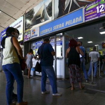 Mega-Sena deve pagar hoje prêmio de R$ 10,5 milhões