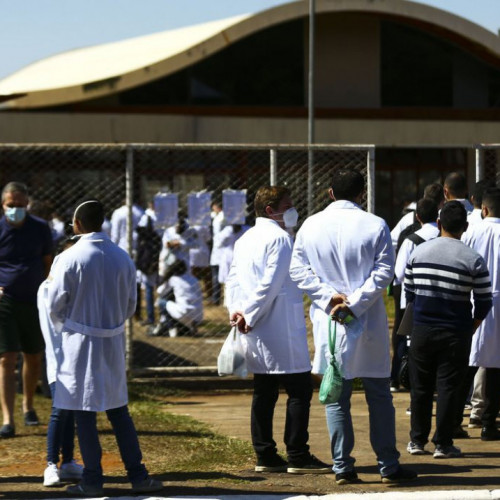 Valor mínimo da bolsa para médicos residentes passa para R$ 4,1 mil