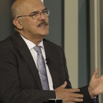 É preciso capacitar professores para mundo pós-pandemia, diz ministro