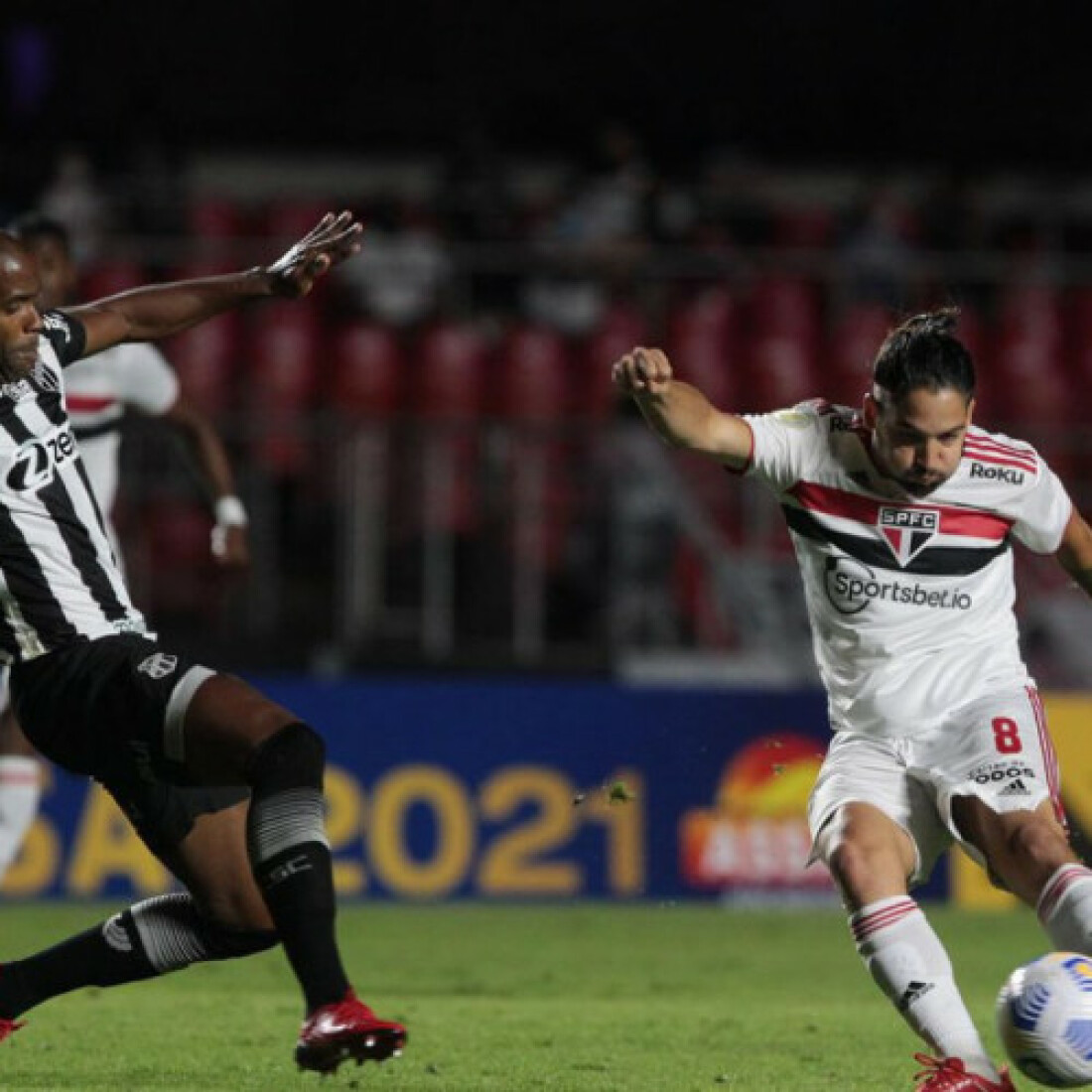 São Paulo empata com Ceará na reestreia de Rogério Ceni