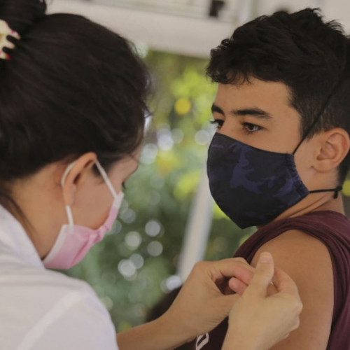 Covid-19: 150 milhões de pessoas foram vacinadas com a primeira dose