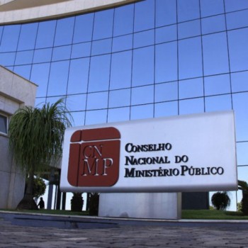 Presidente da Câmara adia votação da PEC que altera composição do CNMP