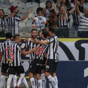 Atlético-MG vence Santos de virada e mantém vantagem no Brasileiro