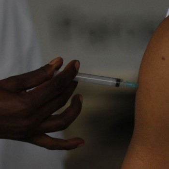 Brasil ultrapassa 100 milhões de pessoas com ciclo vacinal completo