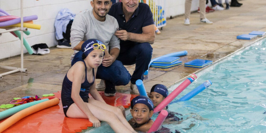Arujá conta com natação para pessoas autistas