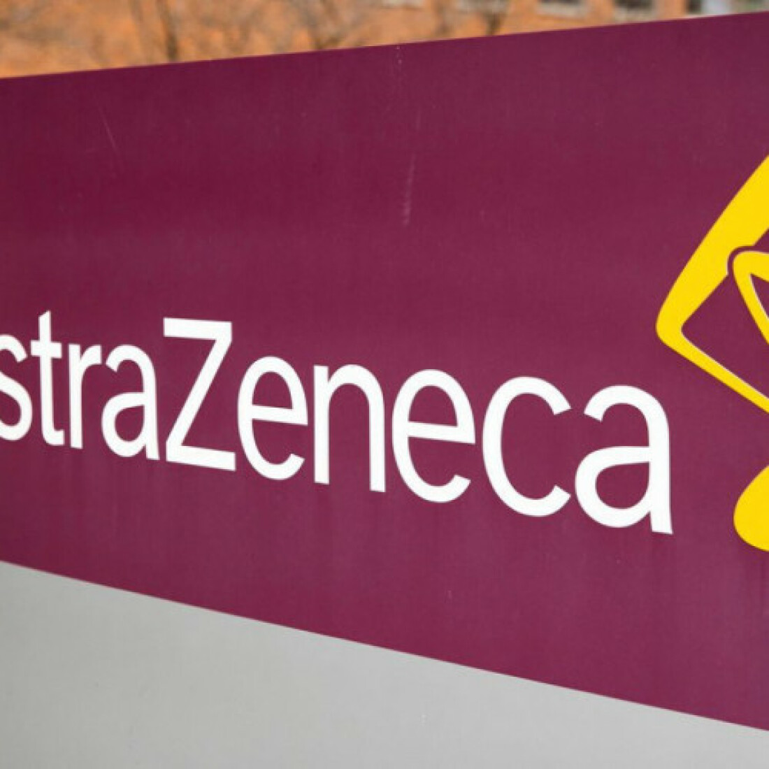 Medicamento da AstraZeneca reduz mortes e casos graves de covid-19 