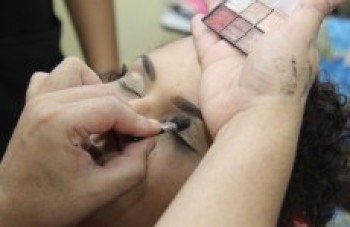 Prefeitura abre 105 vagas para oficinas de maquiagem