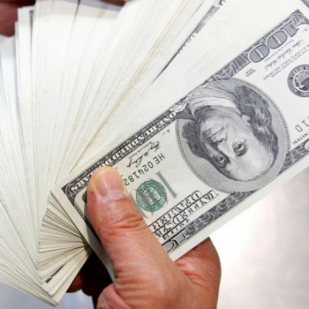 Dólar fecha com maior alta desde abril, custando R$ 5,537