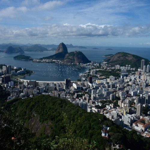 Feriado do dia 12 muda a rotina dos cariocas
