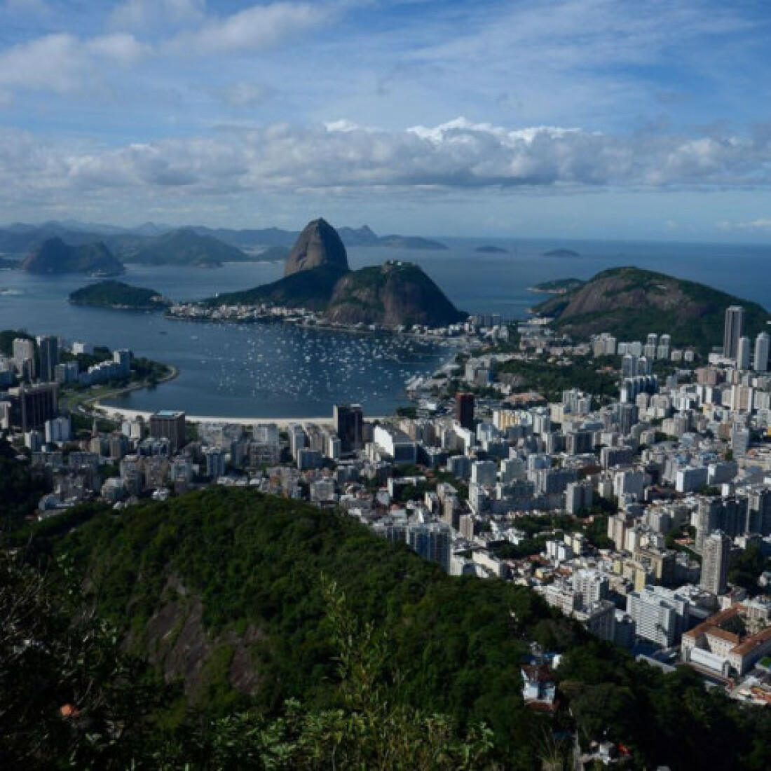 Feriado do dia 12 muda a rotina dos cariocas