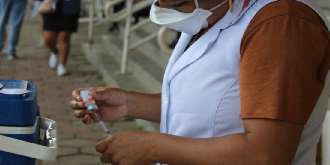 Pfizer bivalente é liberada para pessoas com comorbidades e trabalhadores da saúde