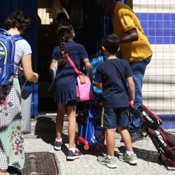 Retorno pleno às aulas presenciais no Rio será no dia 18