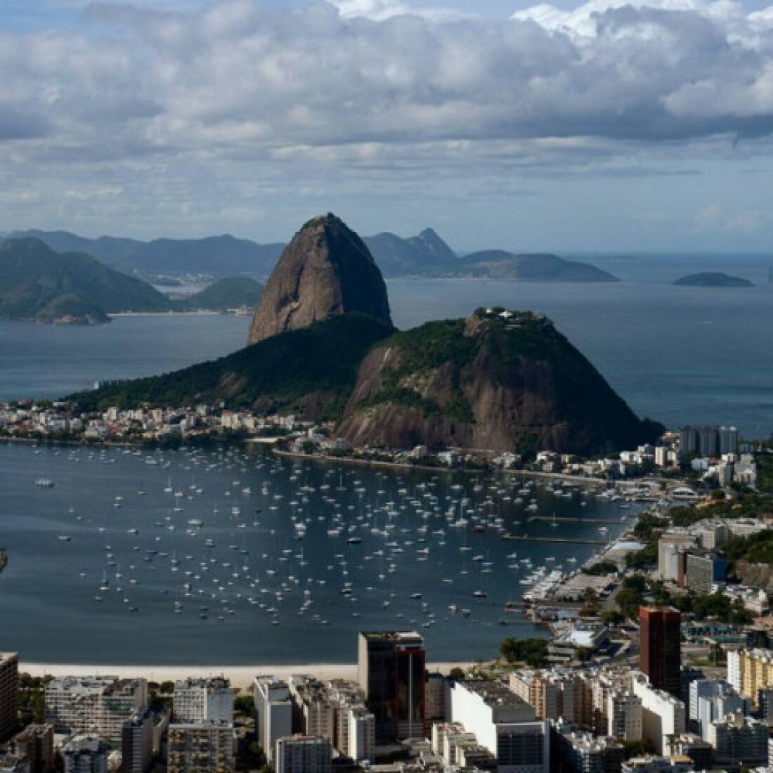 Feriadão de Nossa Senhora Aparecida terá céu nublado e chuva no Rio