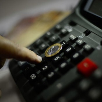 Índices globais de economia caem em outubro, refletindo desaceleração