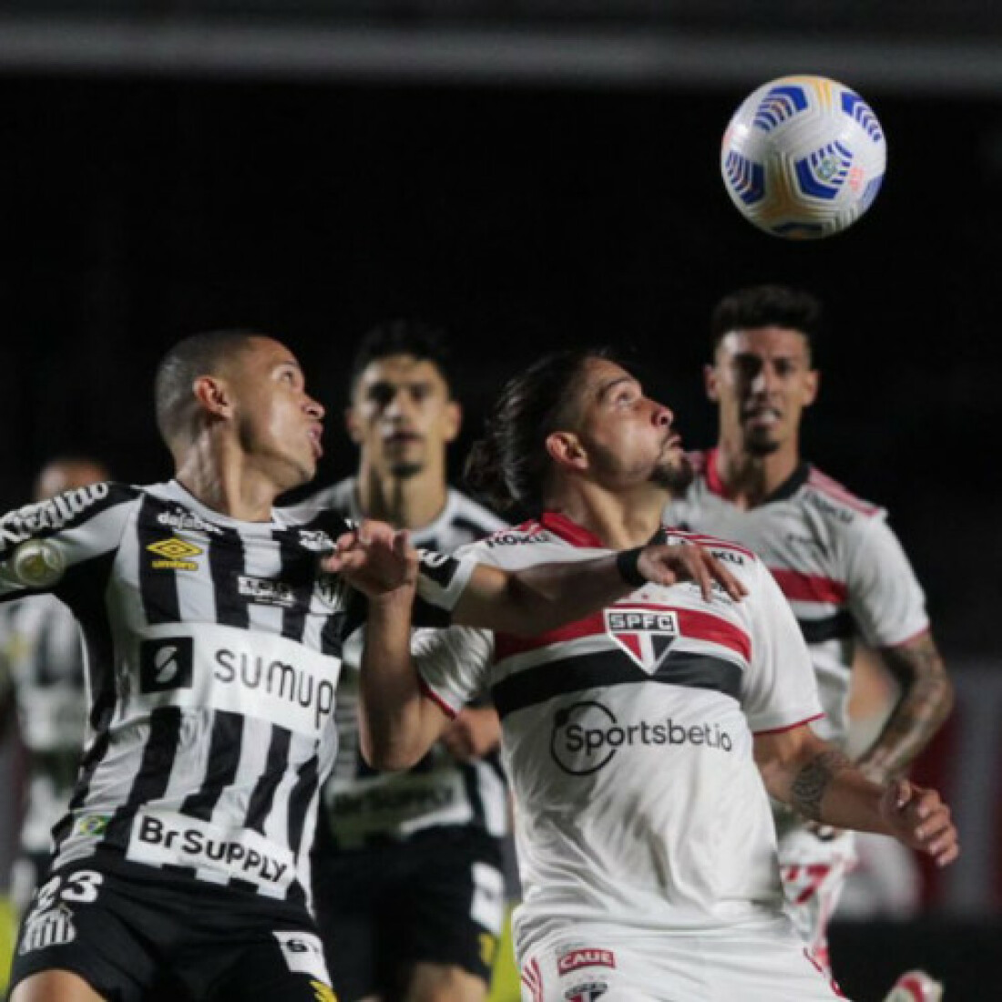 São Paulo e Santos empatam no Morumbi e seguem próximos do Z4