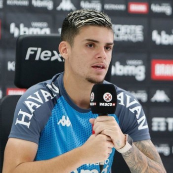 Gabriel Pec revela mudança no ambiente do Vasco com a chegada de Diniz