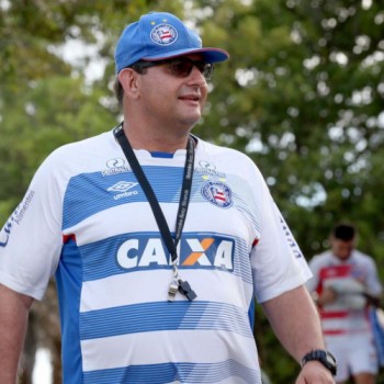 Bahia acerta com o técnico Guto Ferreira