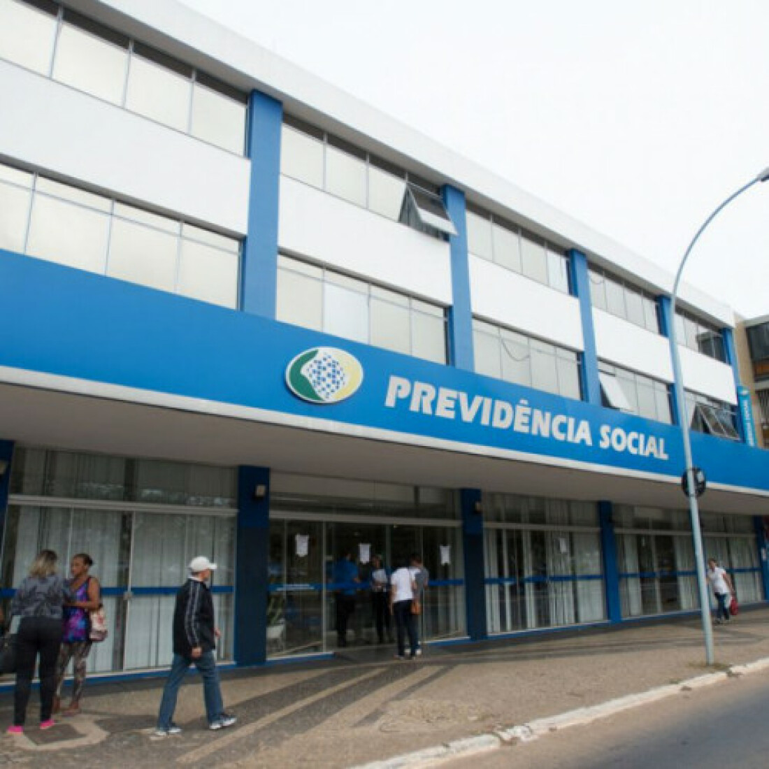 Prova de vida para segurados do INSS é suspensa até fim do ano