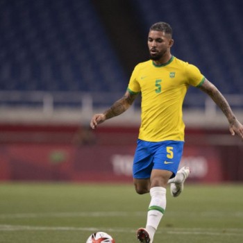 Eliminatórias: Douglas Luiz é convocado para o lugar de Casemiro